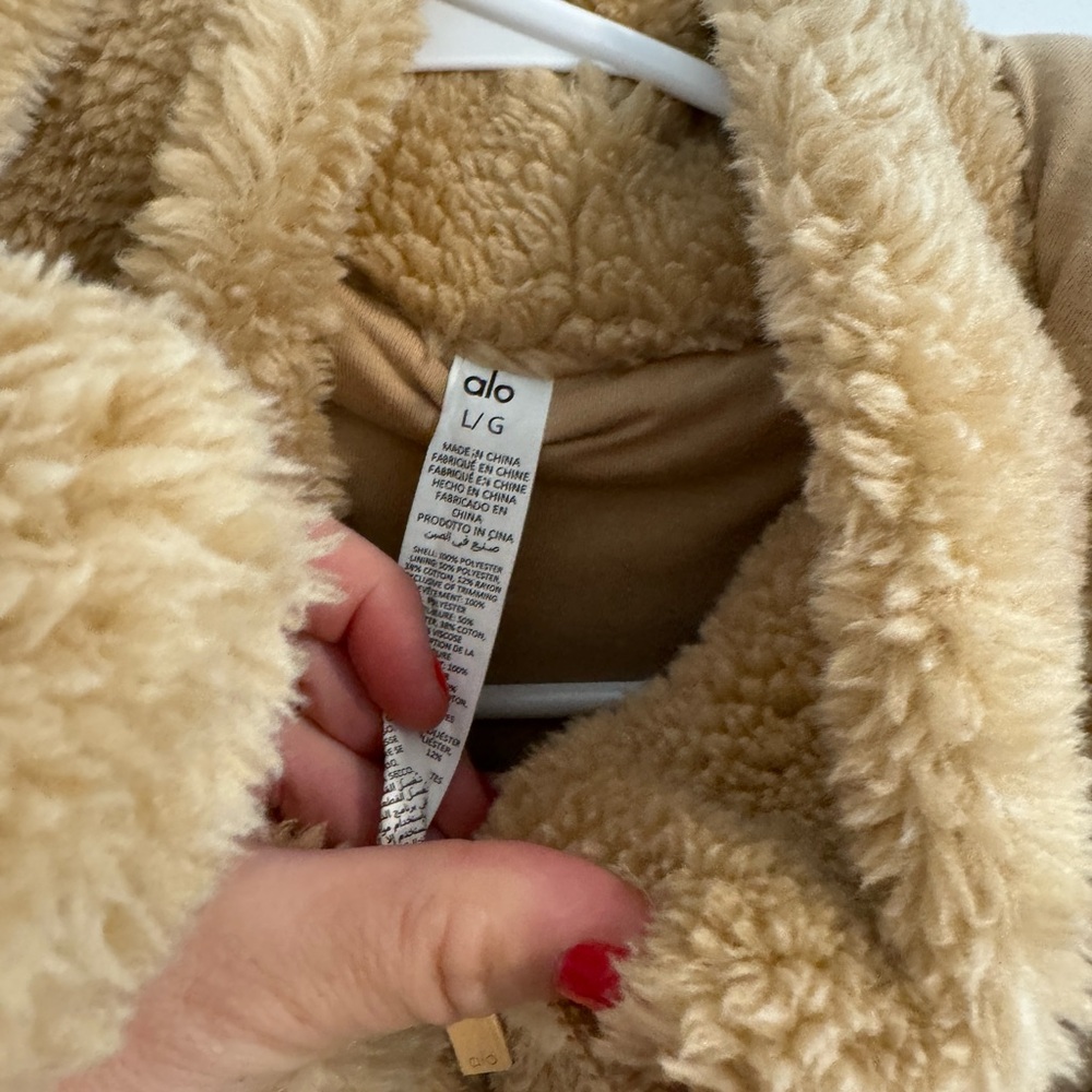 Alo Foxy Sherpa Jacket Size Large - Tan - Picture 3 of 9